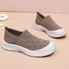 Women's Shoes with Soft Soles and Soft Uppers Are Fashionable Cloth Shoes That Can Be Worn On One Foot