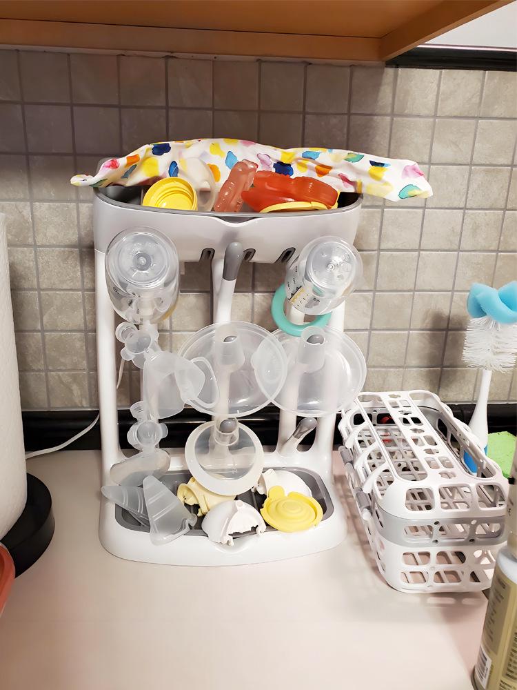 Praktiskt torkställ för babyflaskor och muggar