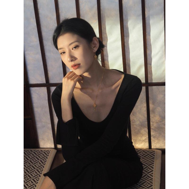 Knitted dress women's early autumn new inner fit slim and thin hip skirt black long-sleeved high-end long dress
