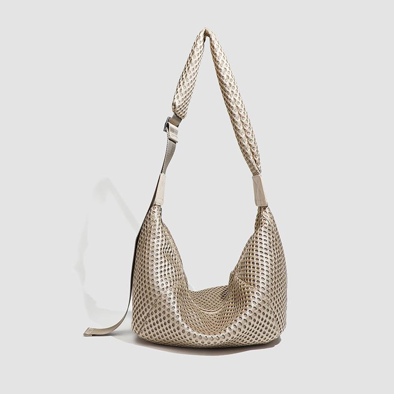

2025 is dedicated to fashionable seam mesh oblique span bag, casual, simple and lightweight, single shoulder handbag, large capacity хаки
