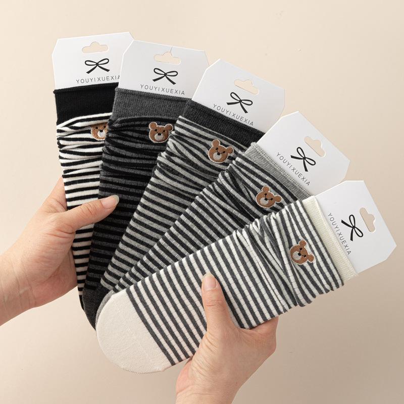 5/10 Pairs Casual Autumn Winter Embroidered Socks for Women Cute Cartoon Bear Mid Calf Socks Academic Style Striped Sweat Absorbing Cotton Socks