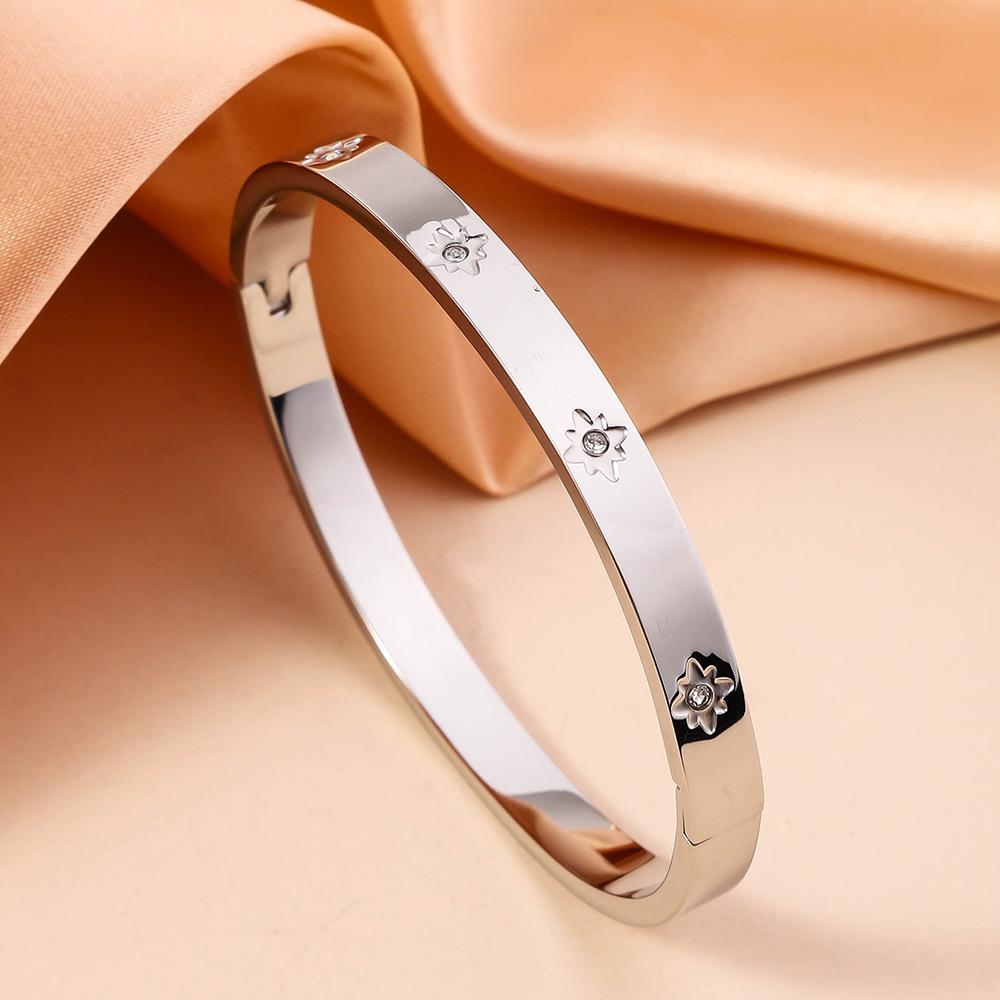 Stainless Steel Eight-Pointed Star Bracelet Women Men high quality 18K gold-plated Not fading Gift Bracelet