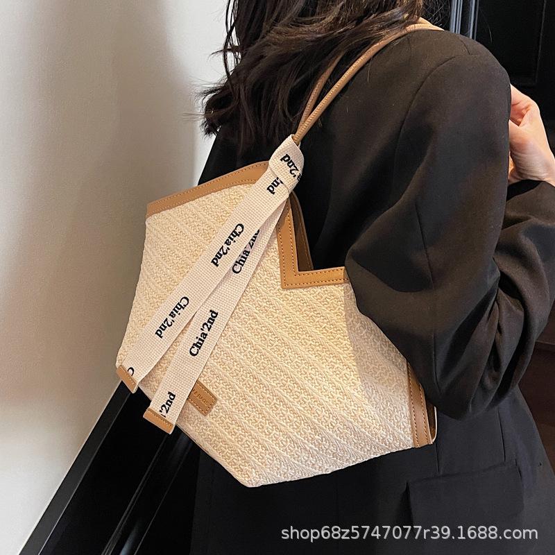 Exquisite Large-capacity Bag Women's 2025 New Indented Shoulder Portable Underarm Bag Textured Commuter Tote Bag