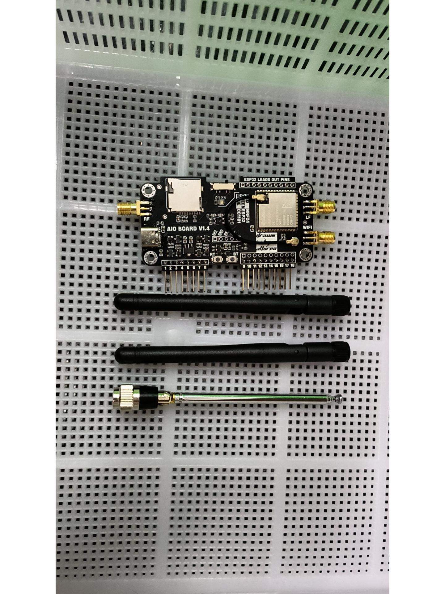 

Багатофункціональна плата розширення Flipper Zero з NRF24+ESP32