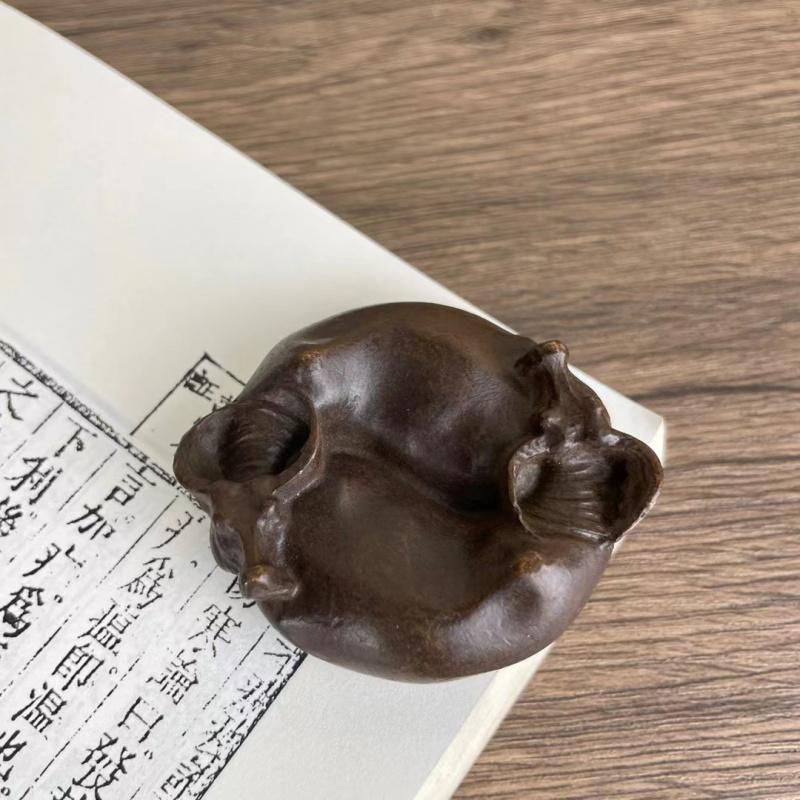 Solid Antique Bronze Ware Twist Qiankun Gossip Decoration Double Cow Paperweight Living Room Paper Weight Study Tea Deco