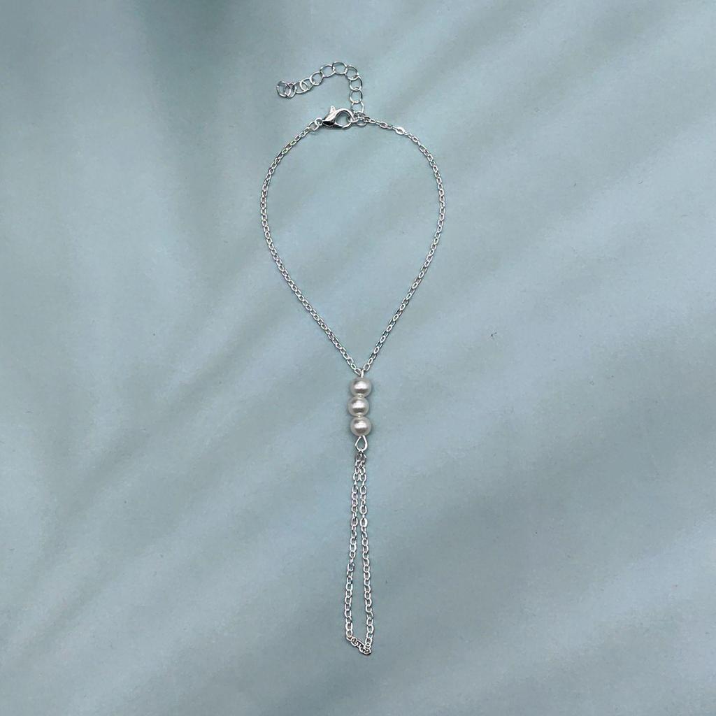 Bracciale Schiava Europeo Creativo in Cristallo Zirconia: Catena Quadrata con Perline e Collegamento al Dito da Donna