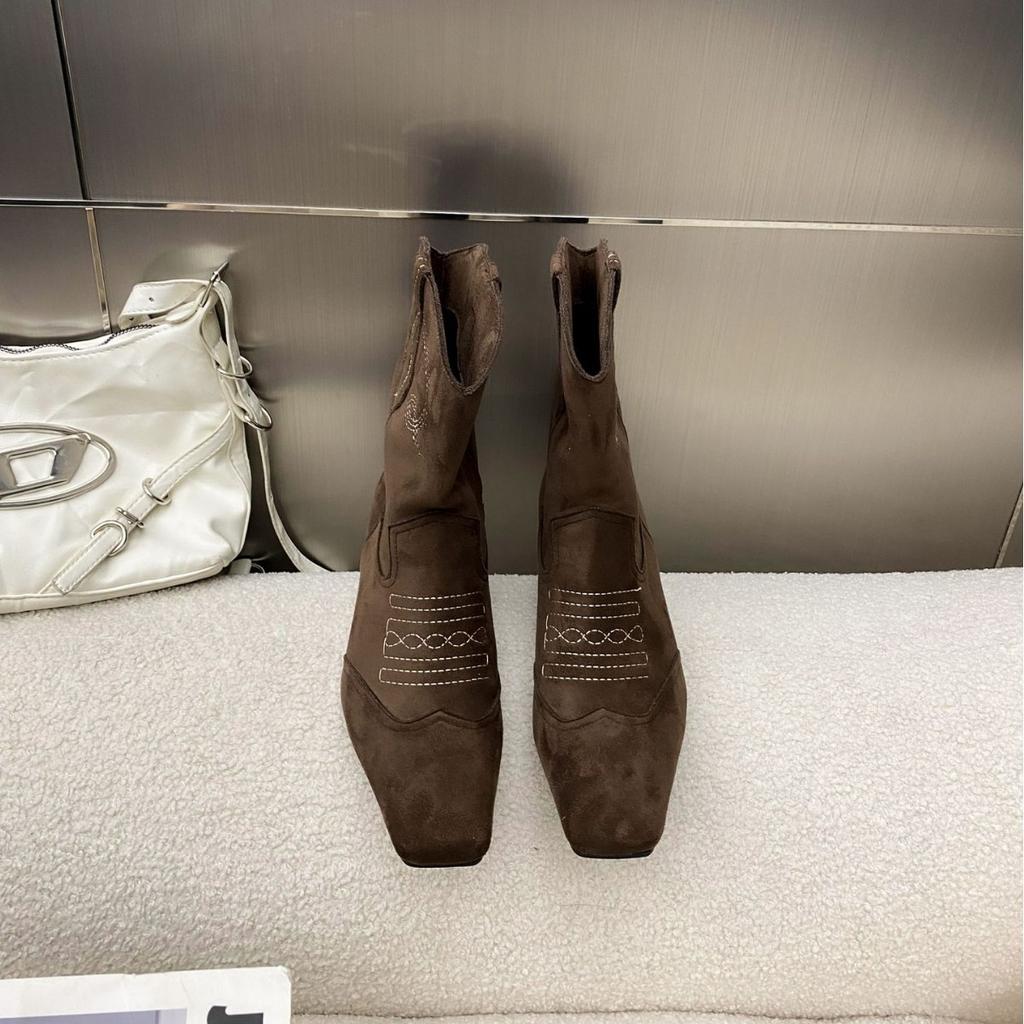 2025 autumn new low tube thin engraved embroidered versatile fashion Chelsea Martin women's short boots