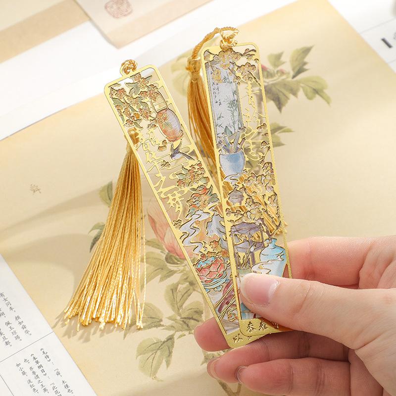 Retro Chinese Floral Style Metal Bookmark  Ancient Elegant Hollow Reading Clip for Students Literary Gift Vintage Bronze Book