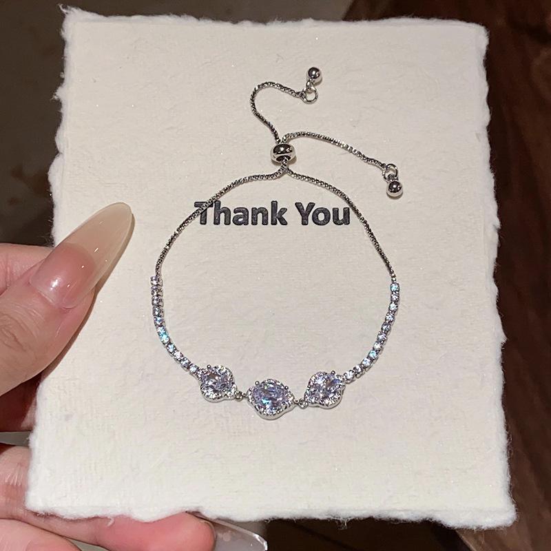 

Zircon Oval Flower Pull-Out Bracelet: Trendy Versatile Fashion Bangle in Light Luxury Style