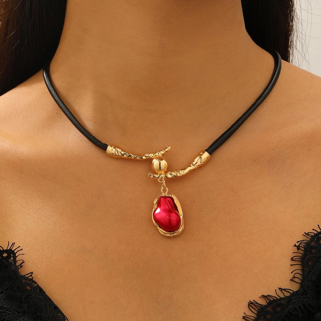 Baroque Pearl Pendant Choker Necklace for Women