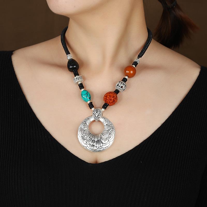 Retro imitation silver jewelry short collarbone chain women's Tibetan silver beeswax necklace sweater chain cotton and linen accessories pendant