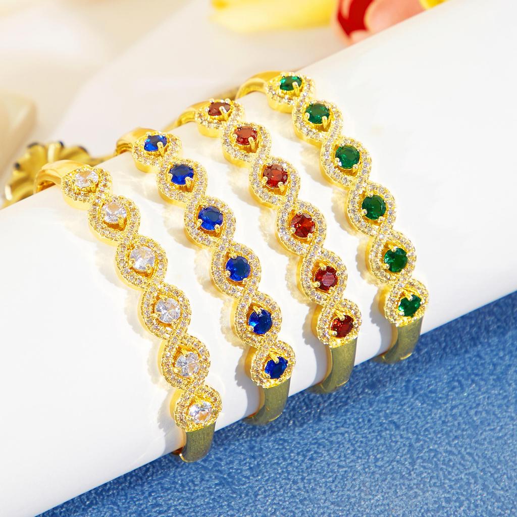 CMM Oszałamiające Bransoletki Sztywne z Ogniwami Niebieskie Cyrkonie Sześcienne Dodają Koloru Ponadczasowe Akcesorium dla Eleganckich Kobiet