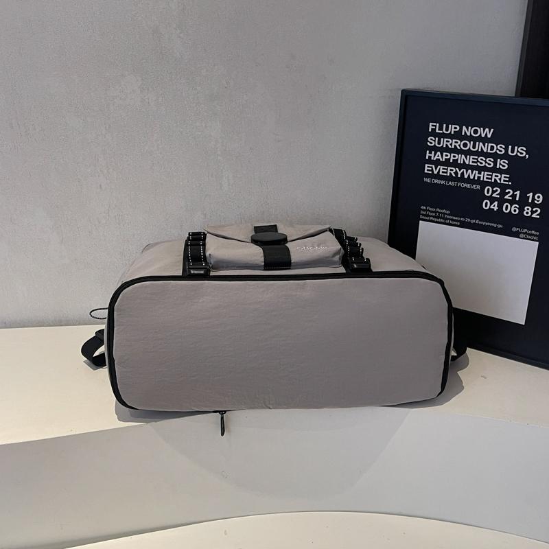 Fashionable Travel Duffel Bag with Adjustable Strap Multiple Pockets Large Capacity Weekend Carry On Bag