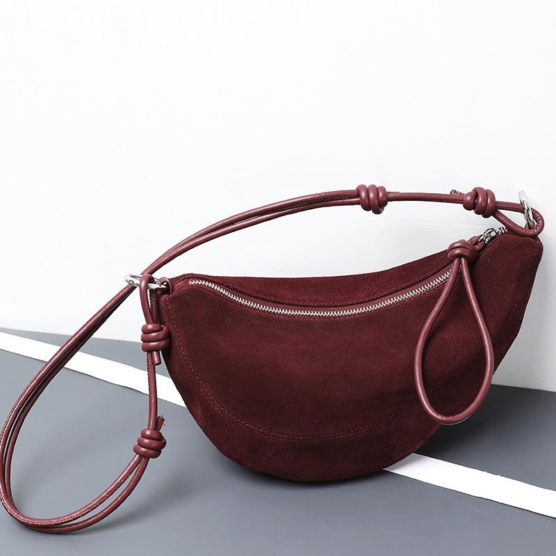 

Первый слой из овчины растительного дубления - унисекс, нишевая, вместительная сумка-полумесяц, высококачественная кожа, через плечо.