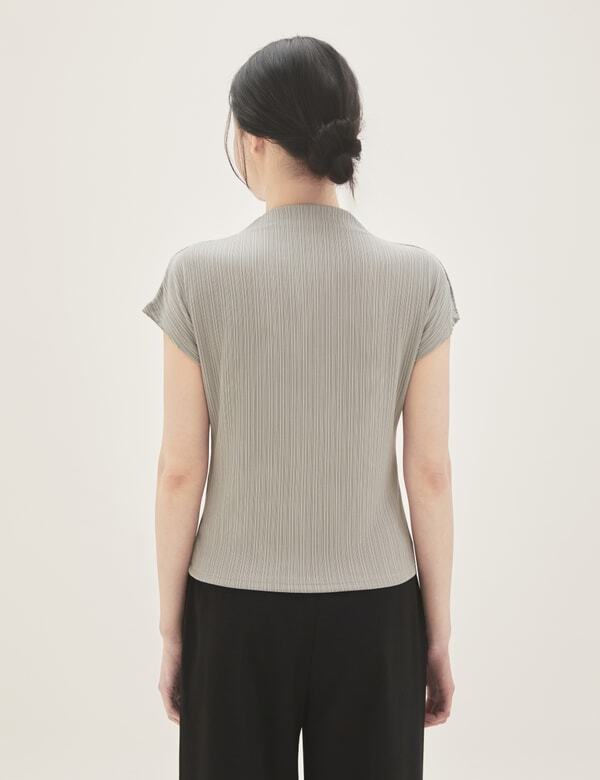 ROEM Mock Neck Short Sleeve T-Shirt Rmhwg38R11