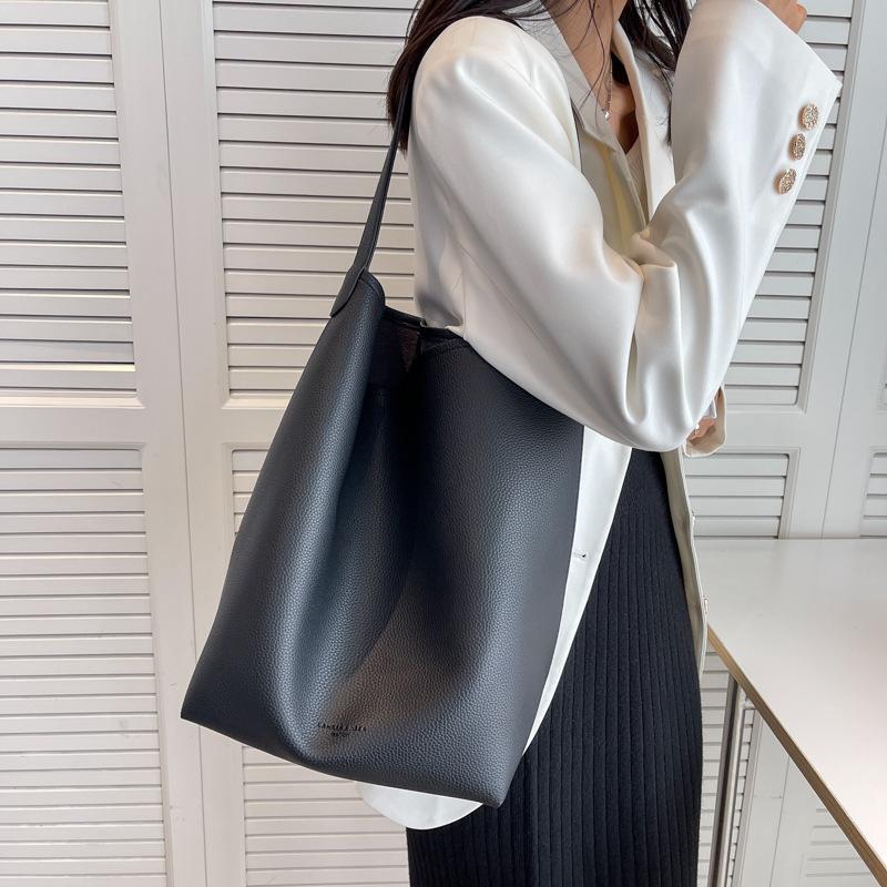 Large capacity bag women's 2025 spring and summer new fashion versatile commuter Korean version retro tote bag underarm shoulder bag