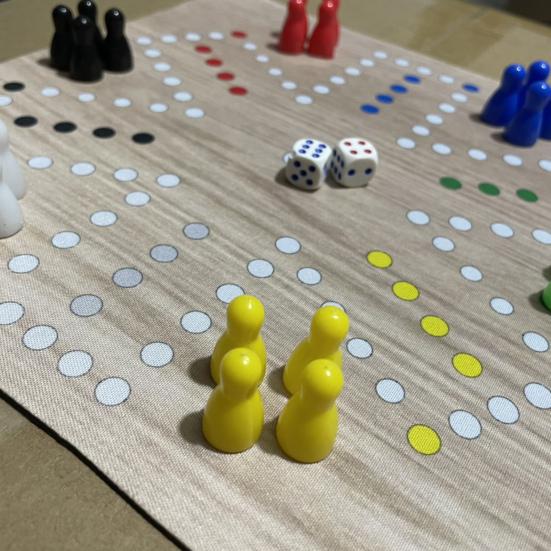 1 Set 6 Spieler Fliegen Schach Spiel mit Gummi Schachbrett 24 Schach