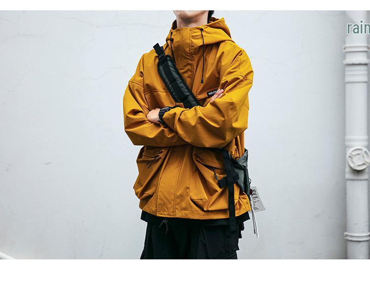 Modische, winddichte Herrenjacke mit Kapuze: Lockere 3D-Taschen-Freizeitkleidung für Frühling/Herbst