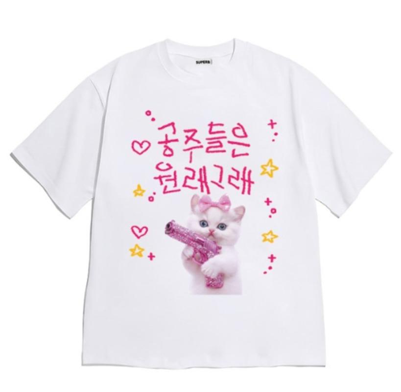 Korean Style Versatile Fashion Retro Cute Cat with Pink Gun TShirt Korean Text Graphic Casual Unisexs Clothing Women 2026 Summer S