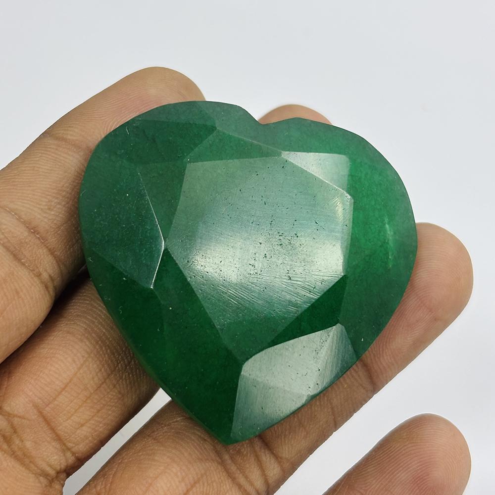

Natural Green Emerald 259ct Heart Cut Certified Loose Gemstone 48 mm approx. зелений