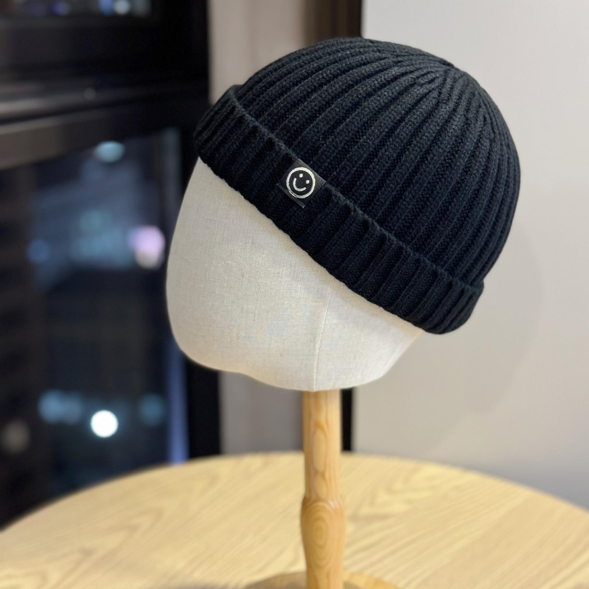 

Women s autumn and winter versatile niche knitted beanie hat, street fashion skull cap for women, trendy men s beanie hat Adult54-60Average Size чёрный