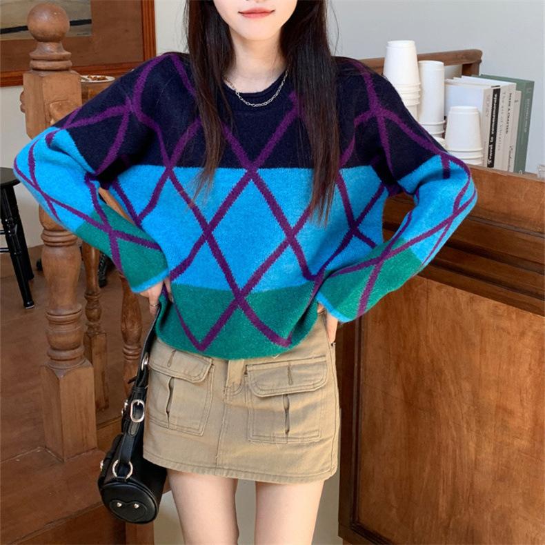 

Осень и зима новый ретро ромбовидный ленивый ветер цветной свитер женский дизайн чувство короткий вязаный свитер свободный топ женский one size fits all синий