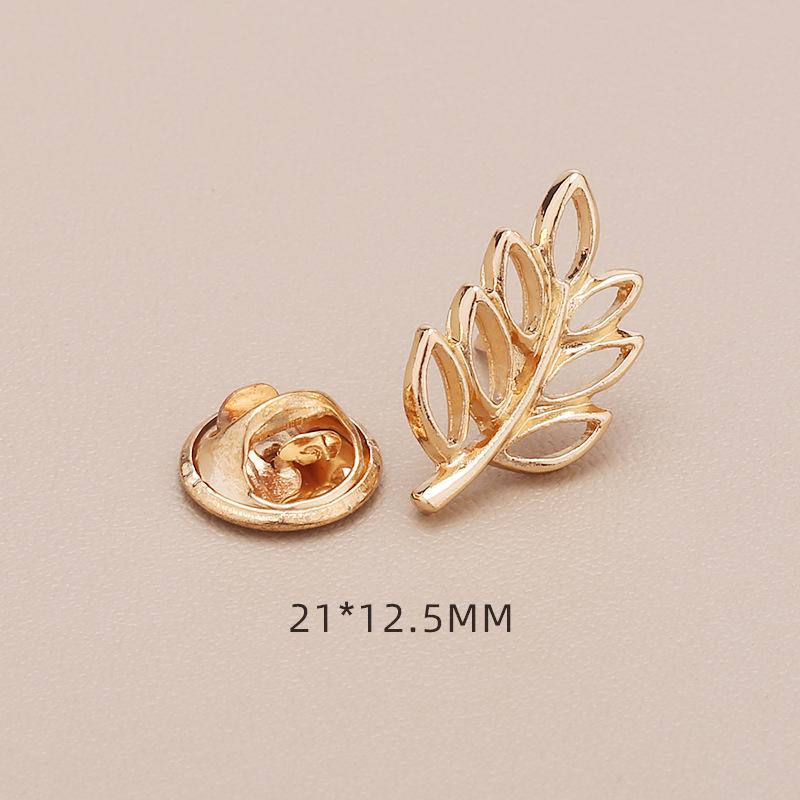 High-End No-Sew Clover Bow Brooch for Shirt Collars