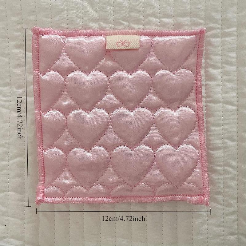 

Корейский Инс Стиль Стеганый Сатиновый Хлопковый Подстаканник в Форме Сердца с Квадратной Изоляционной Подушкой Цвета Дофамина 12x12cm