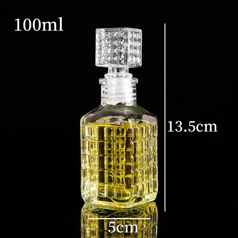 European Style Transparent Glass Carved Small Wine and Liquor Bottle/Vase