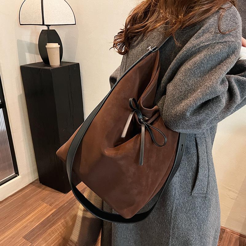Casual bag women's high-end sense popular bow shoulder bag large-capacity commuter messenger bucket bag