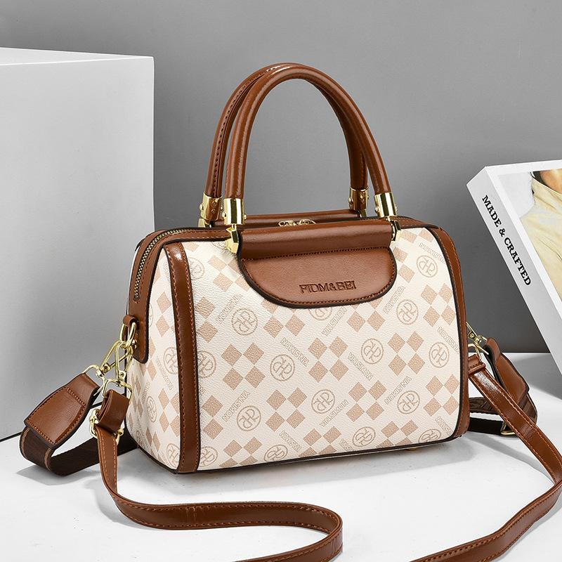 New large-capacity Boston women's bags, fashionable portable one-shoulder crossbody pillow bags, and women's one-piece delivery.