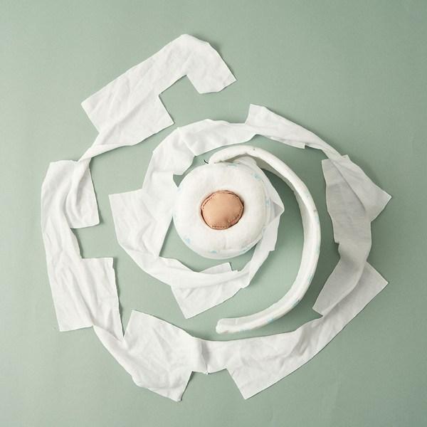 Nyangpoompoompoom role papírových kapesníků hračka pro práci s nosem, mix barev, 1 kus