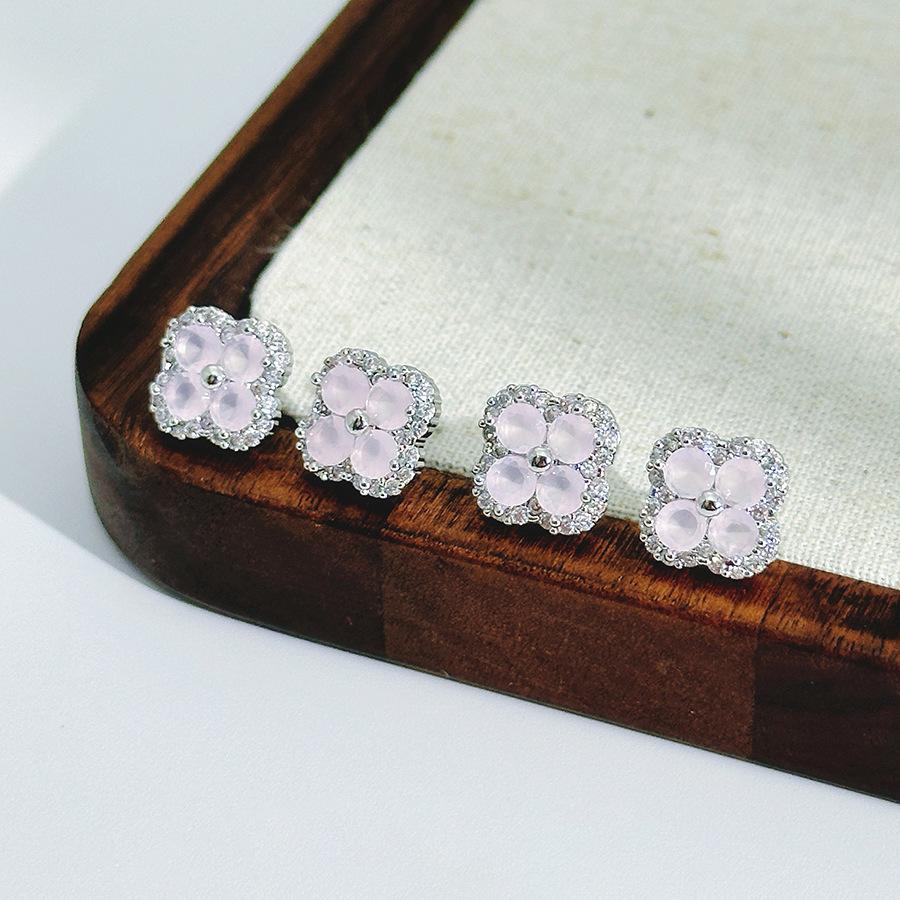 

Циркониевые серьги-пусеты в виде четырехлистного цветка, изысканные маленькие высококлассные серьги, модные универсальные серьги для работы, женские