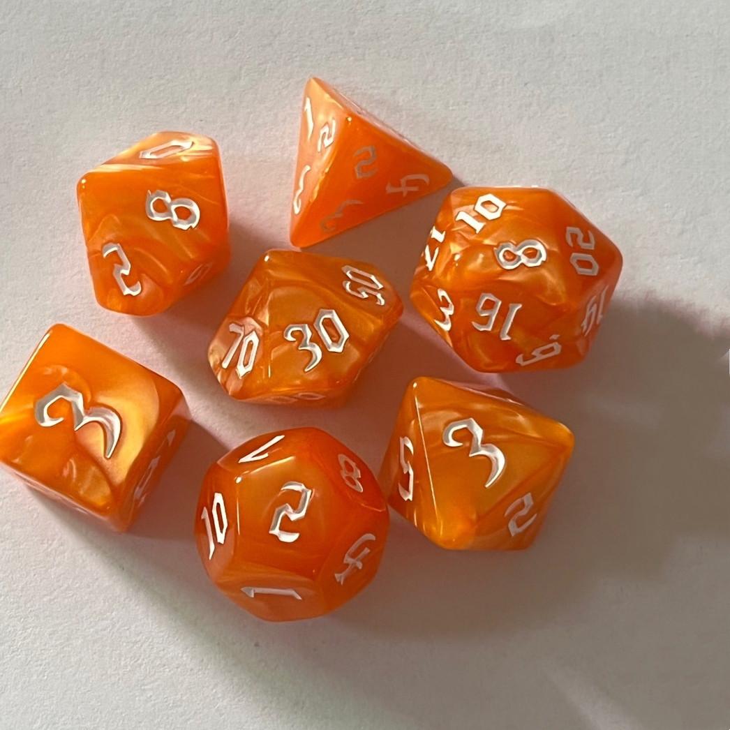 

Новый 7 шт./лот, набор двухцветных многогранных кубиков D4 D6 D8 D10 D12 D20, цифровые игральные кости для настольных игр, развлечений, настольных игр