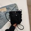Stylish and simple small cloth bag women's 2025 new trendy ins walking mobile phone bag Japanese lightweight shoulder messenger bag