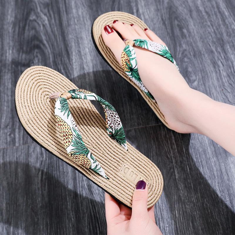 2026 New Women's Trendy Summer Flat Bottomed Beach Flip Flops for Women's Outdoor Wear