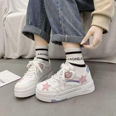 Zapatillas blancas pequeñas super fuego 2025 nuevas para mujer primavera y otoño explosión con falda estilo Hong Kong zapatos chic zapatos casuales de plataforma para mujer