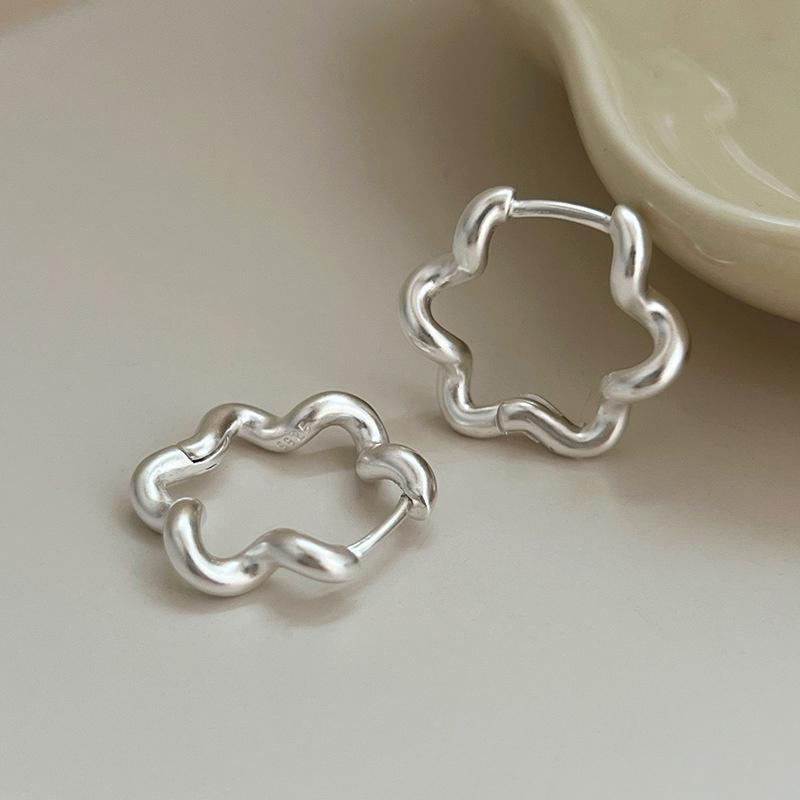 

Vintage Earrings For Women Trendy Simple Flower Shape Earring Jewelry Prevent Allergy Party Accessories