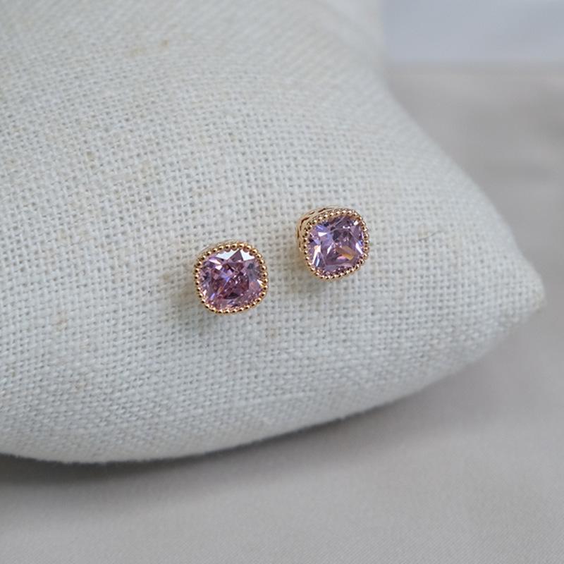 

Elegant Gold-Plated Sterling Silver Square Diamond Stud Earrings for Women 925 Silver