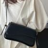 Una borsa da pendolare a mano di nicchia, elegante e semplice, con un alto livello di aspetto e una piccola borsa a tracolla quadrata
