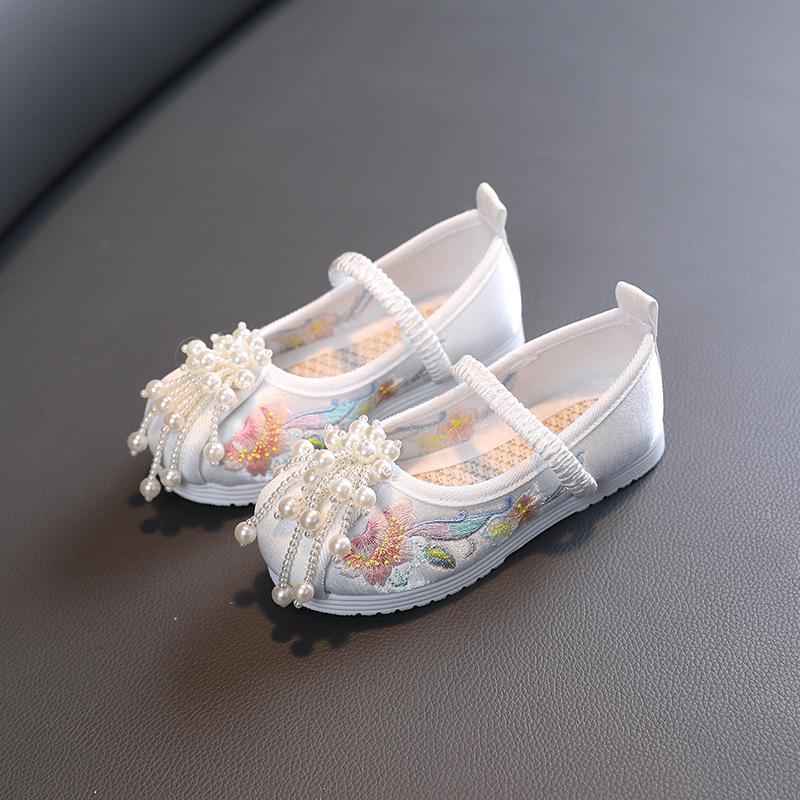 

Children s Chinese-Style Embroidered Elastic Hanfu Shoes with Pearls белый