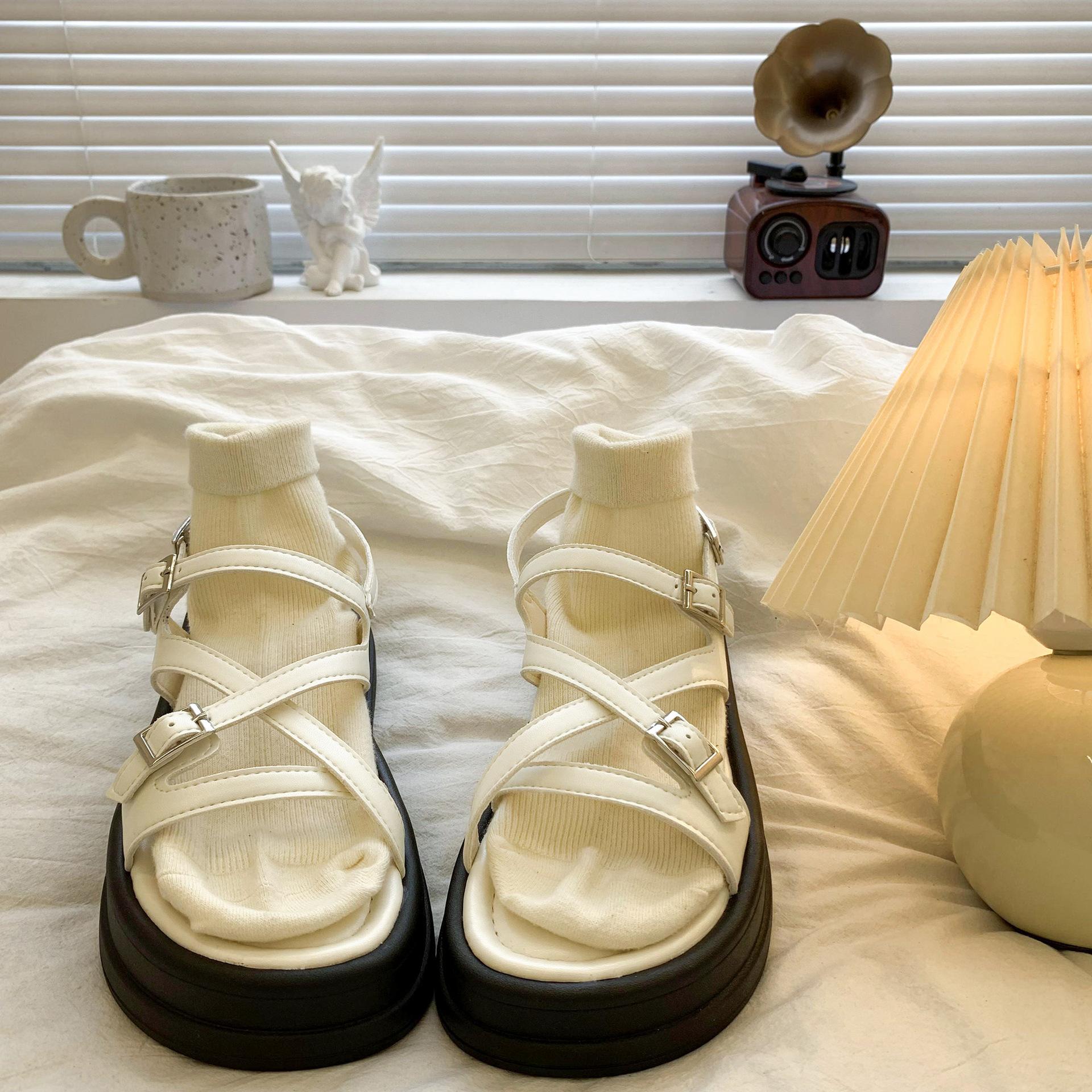 

Босоножки с открытым носком на платформе Muffin Silver Niche женские летние 2024 года, новая корейская версия, универсальные нескользящие пляжные римские туфли 40 слоновая кость