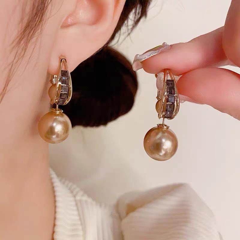 Korean Light Luxury Celebrity Style Simple One Wear Champagne Pearl Earrings Exquisite Niche Design Fashion Earrings