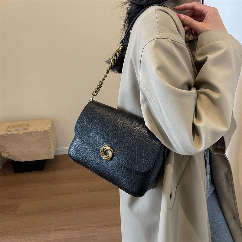 Advanced Sense of Foreign Style Small Bag Women's 2025 New Popular Messenger Bag Single Shoulder Armpit Bag Retro Small Square Bag
