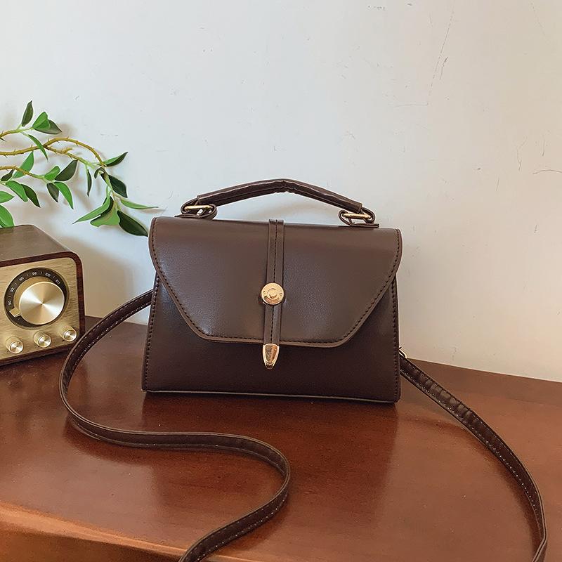 Retro fashion simple temperament small bag women's 2025 early spring new versatile ins messenger bag small square bag women's bag