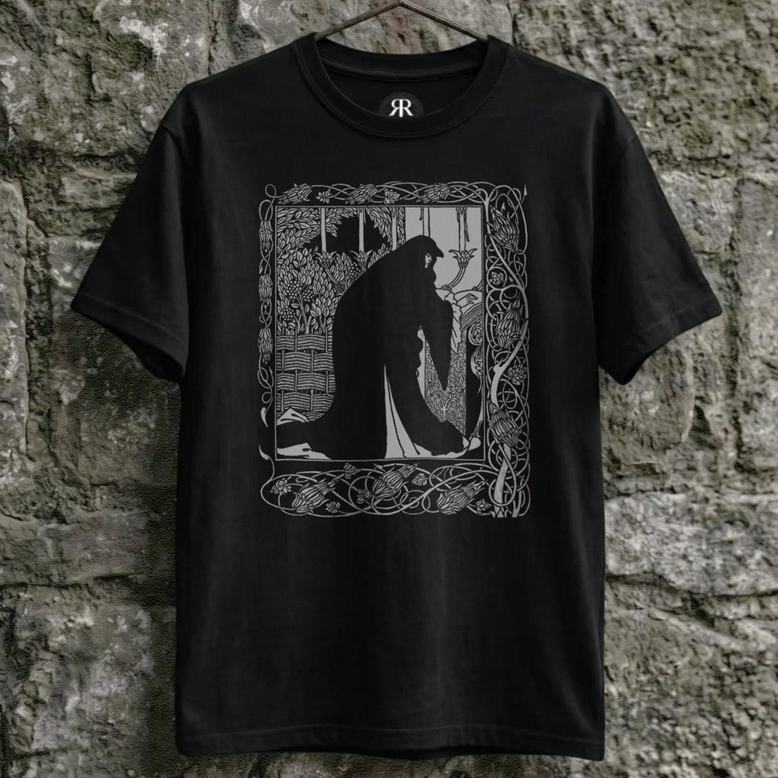 Queen Guinevere Shirt - Aubrey Beardsley, Arthurian Legend Graphic Tee 2XL