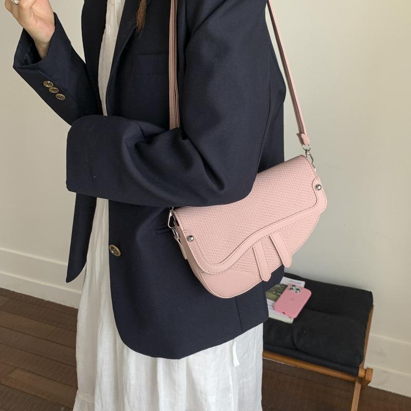 Populaire zadeltas zomer nieuwe damestas mode liefde schoudertas klein fris contrasterende kleur messenger bag