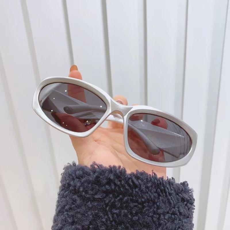 Versatile Bag Women's Vintage Punk Sports Sunglasses Men Y2k Style Cat Eye Sun Glasses Mirror Fashion Eyewear 2000S Retro Shades Gafas De Sol