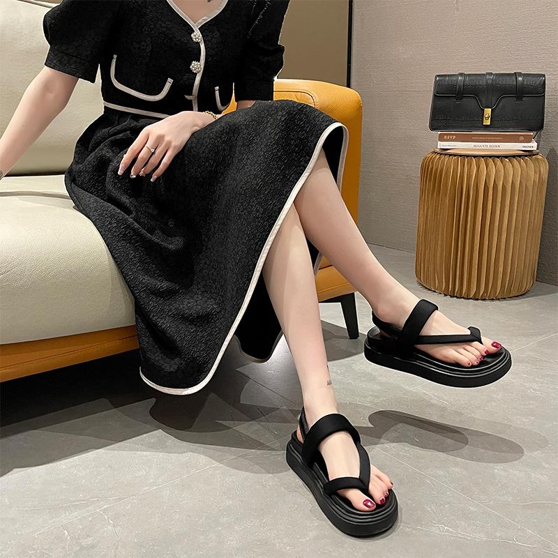 Internet celebrity Roman sandals women 2025 summer thick-soled muffin shoes soft leather toe herringbone casual women's shoes