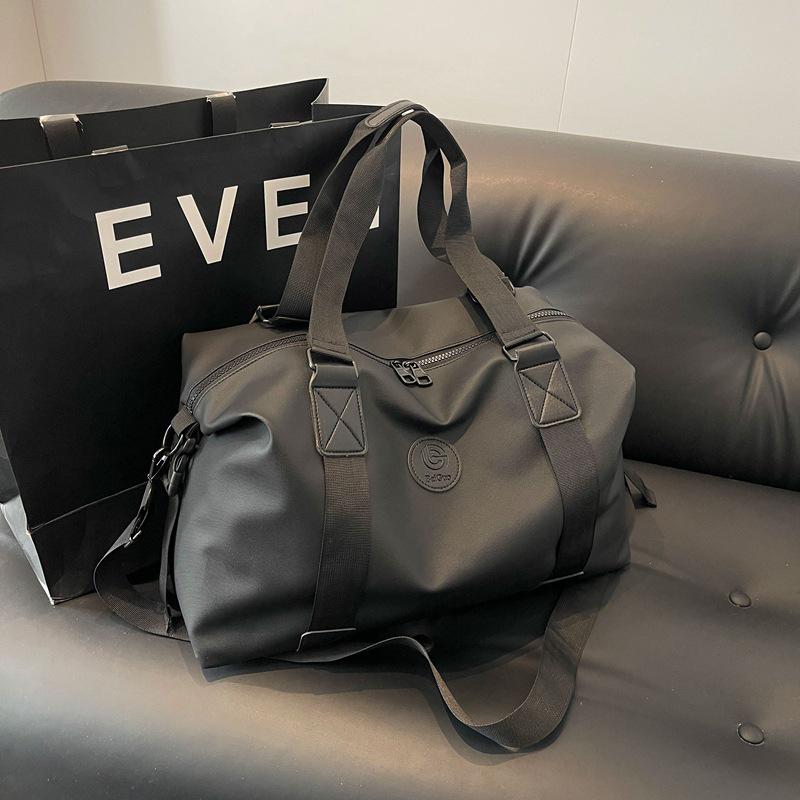 Single-Shoulder Travel Bag: Large-Capacity Luggage with Dry/Wet Separation for Business and Sports.